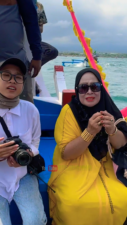 Ritual Larung Sesaji Petik Laut Mandar  Banyuwangi 2023