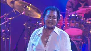 Video thumbnail of "Engelbert Humperdinck - "Spanish Eyes & Love Me With All Your Heart""