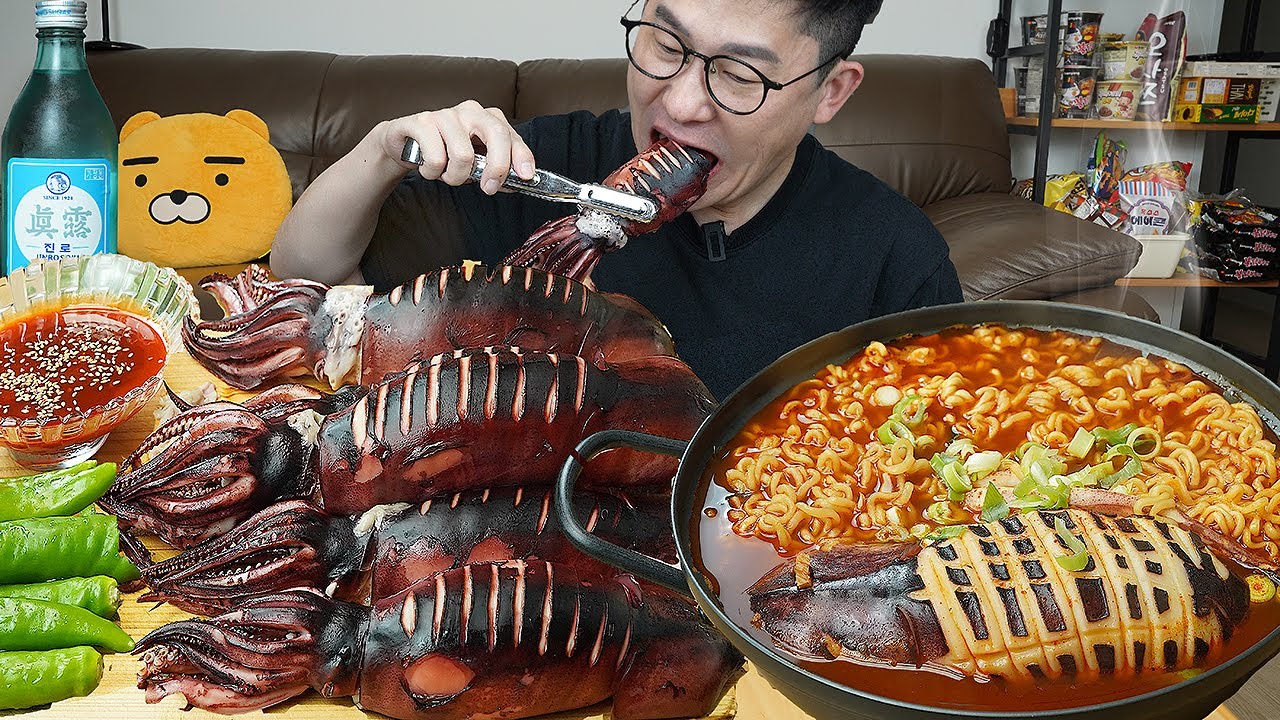 ASMR MUKBANGㅣSteamed Squid & Spicy RamyeonㅣEATING SHOW