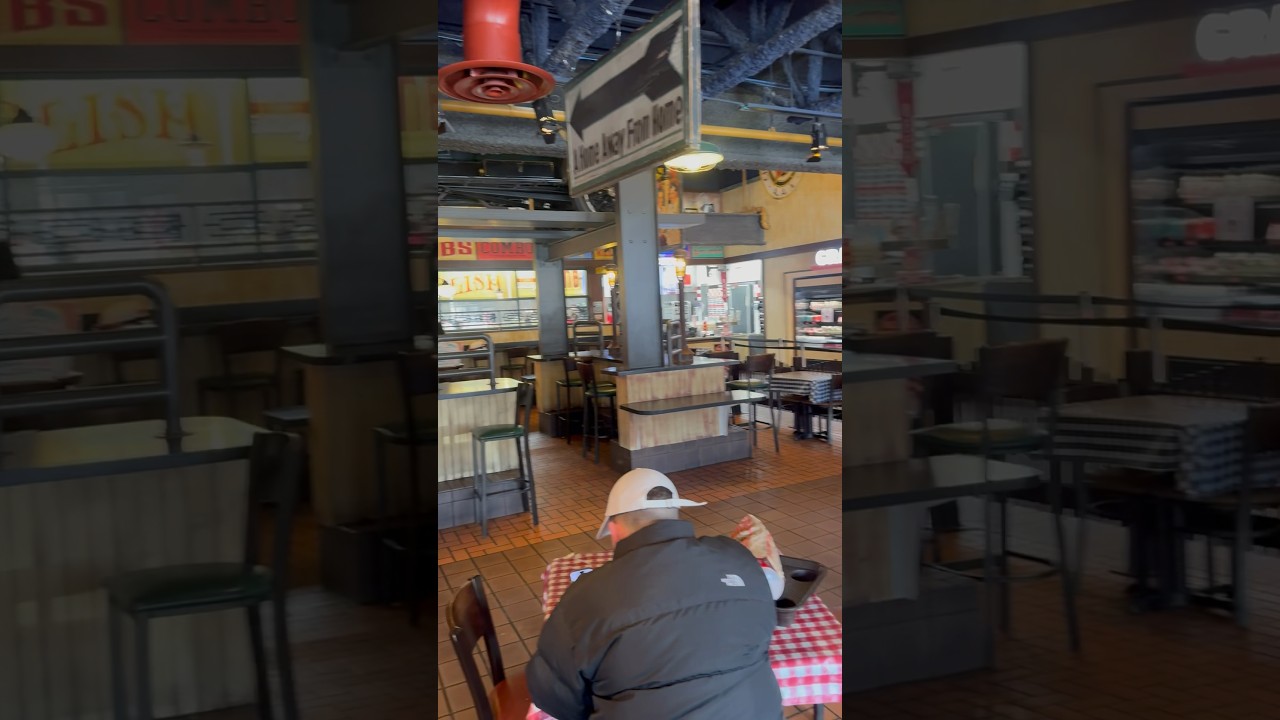 Inside Portillo's Chicago – Canal and Taylor - YouTube