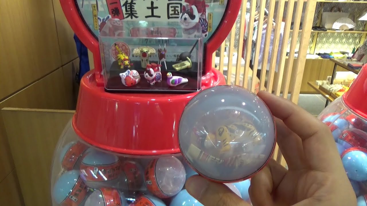 Japan Folk Items Gashapon Machine - YouTube