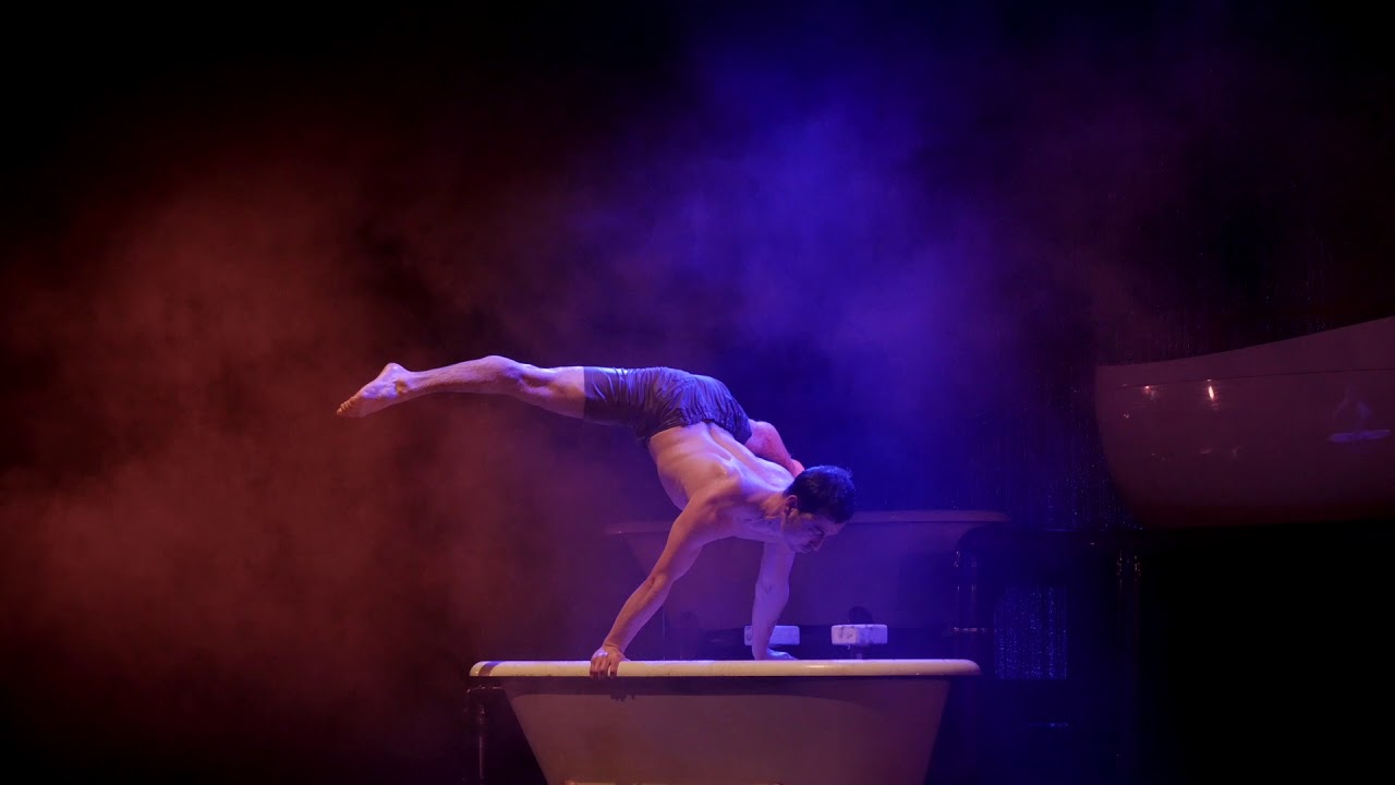 Badewannen-Handstand Show - Andalousi