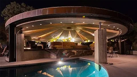 Elrod House by John Lautner. Complete overview and...