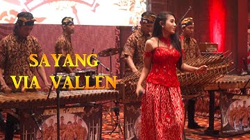 SAYANG - Angklung Malioboro CAREHAL feat Penyanyi Cantik ESSY MARIA (Live at Alana Hotel)