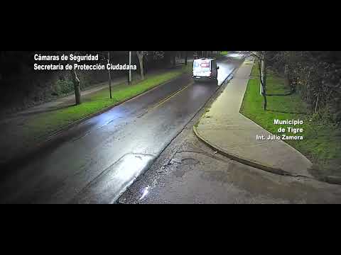 Benavídez: impactante choque entre una moto y un auto dejó a un motociclista herido