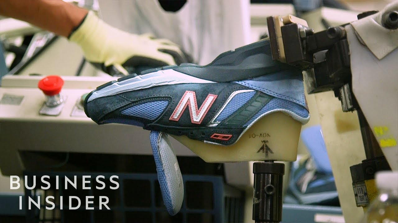 Denso ocio auxiliar How New Balance Sneakers Are Made | The Making Of - YouTube