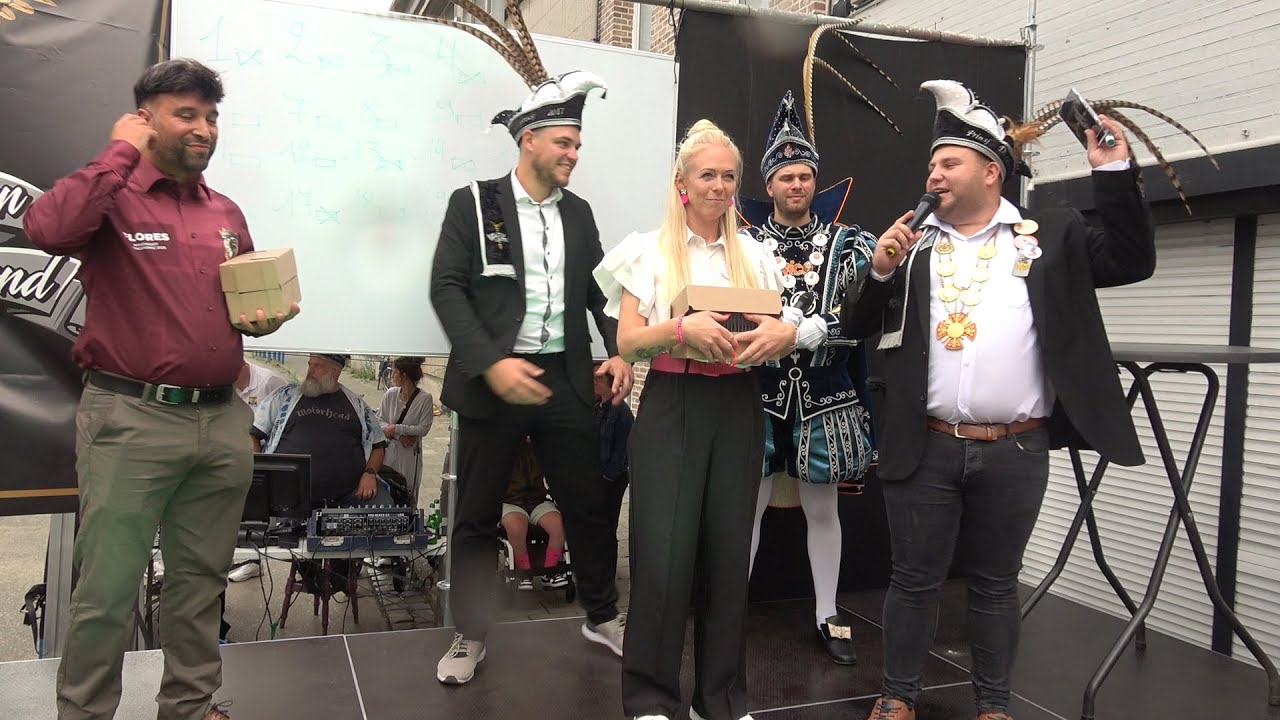 kandidaten Kim & Florens - quiz liedje  raden en tweede  opdracht  c.d  verkopen