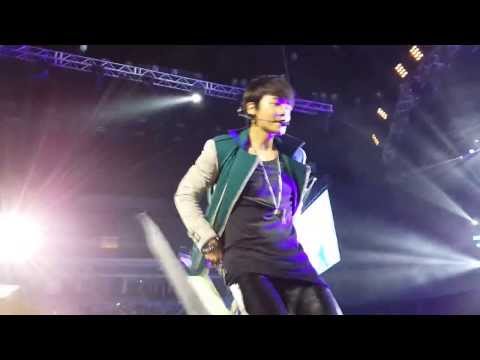 MUSIC BANK IN İSTANBUL donghae ile elele gözgöze :)))