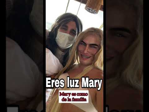 La Regia se lleva a Mary a la playa de vacaciones y la presume