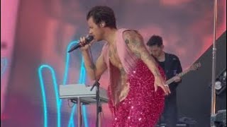 Harry singing Grapejuice Edinburgh N2 27/05/23
