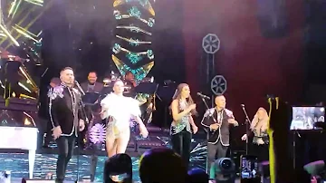 Sonora Dinamita - Una De Dos Ft. Mariana Seoane | Auditorio Nacional