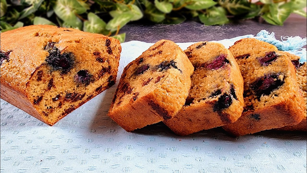 ⁣The Best Cake You'll Ever Taste! Delicious cake with almond flour and blueberries!