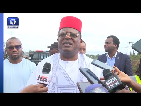 Umahi Commiserates With Eleme Fire Victims, Inspects Work On East West Road