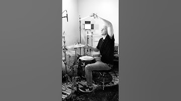 Thumbnail of young billy idol plays drums to rebel yell