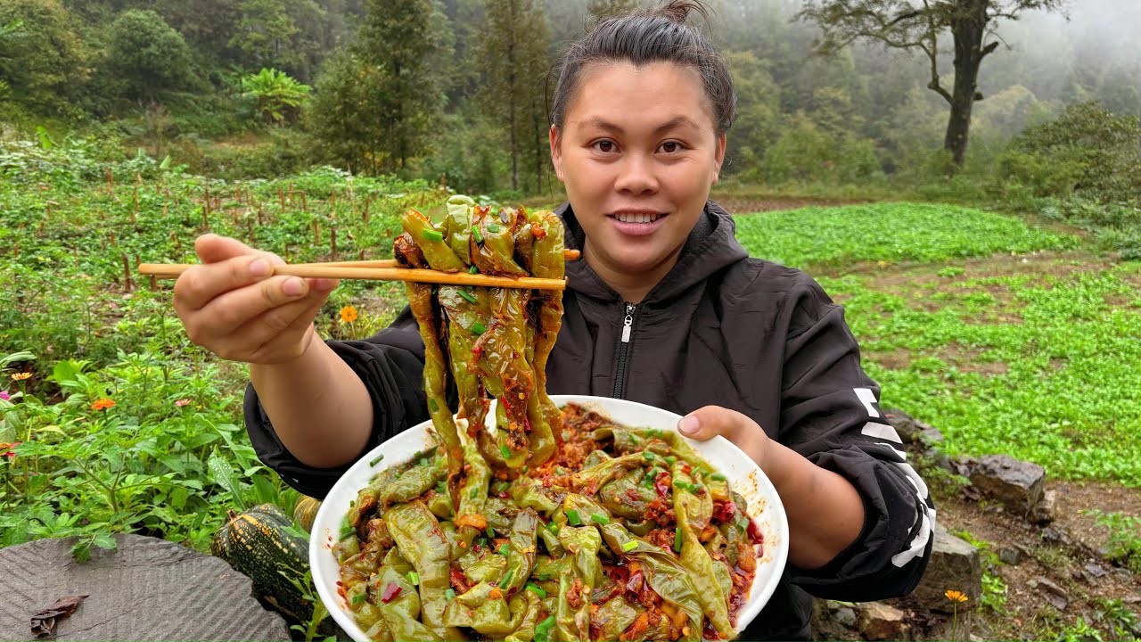 今天用一大堆螺丝椒做个爆辣下饭菜 Today had delicious chili