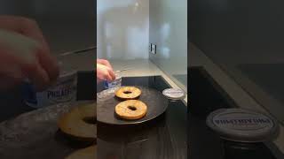 What 100 calories of a cream cheese bagel looks like🤯