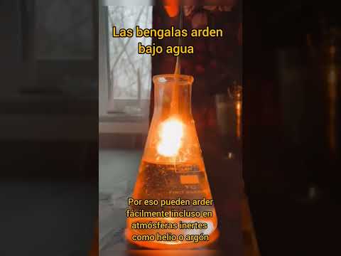 Video: ¿Pueden las bengalas arder bajo el agua?
