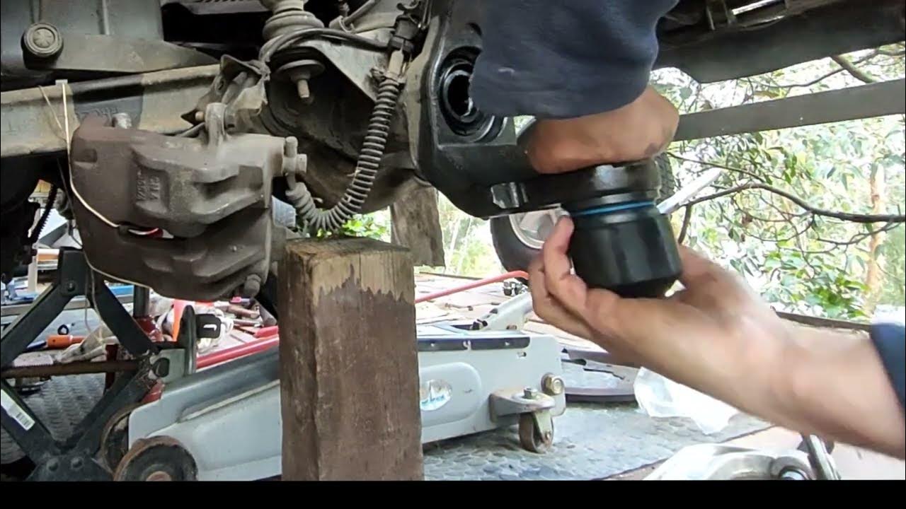 P38 Range Rover 4.6 - Ball joints and pinion seals front diff - YouTube
