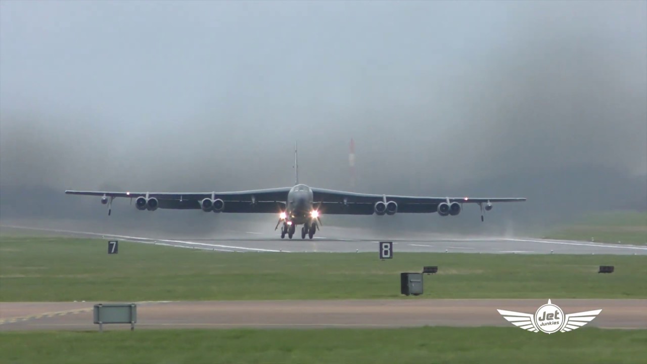 B52 Departs Sideways! RAF Fairdford | Jet Junkies