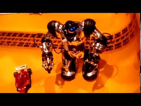 Радиоуправляемая игрушка - робот WowWee Robosapien 8083