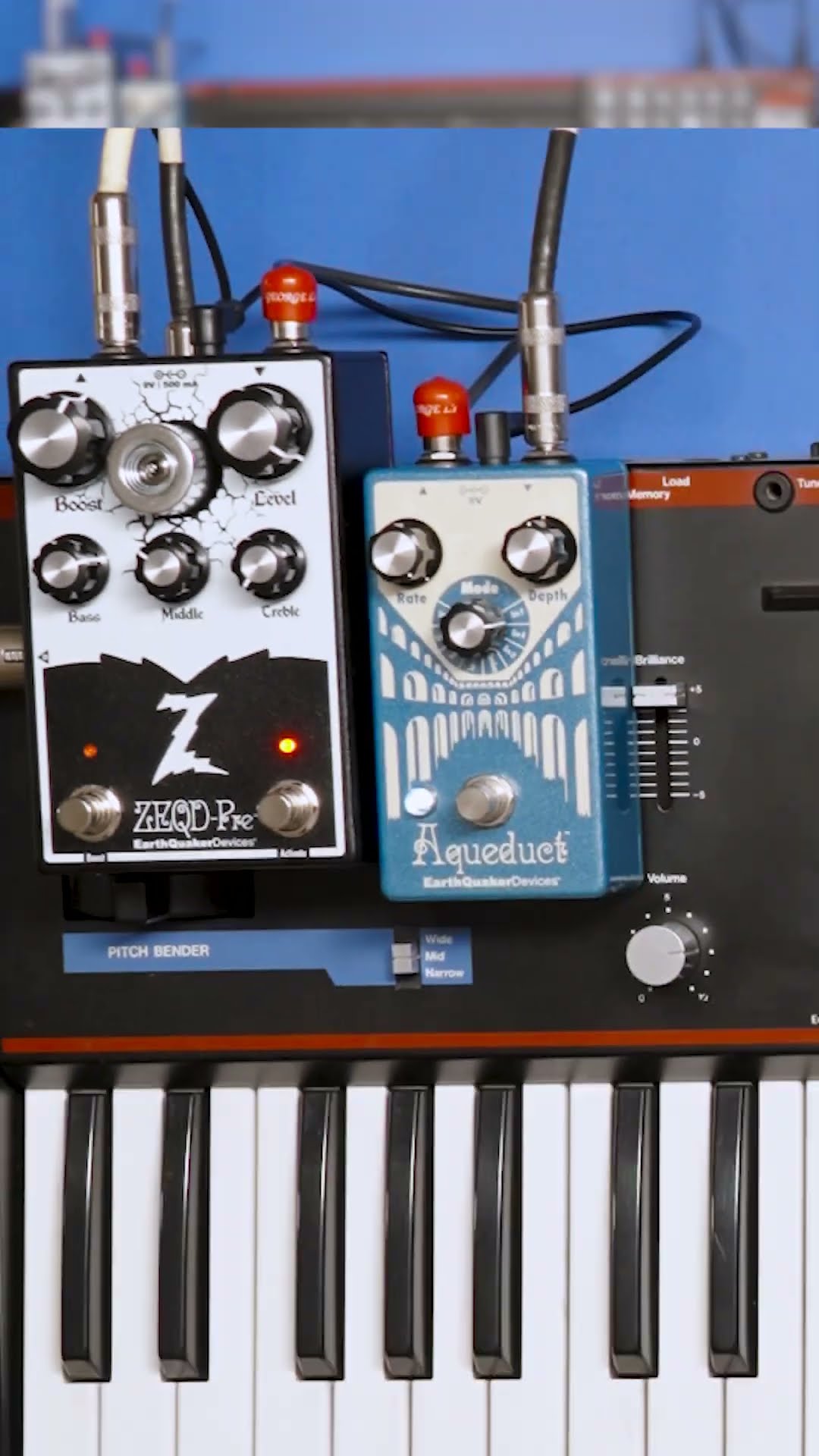 Aqueduct（アクエダクト）ビブラート #earthquakerdevices - YouTube