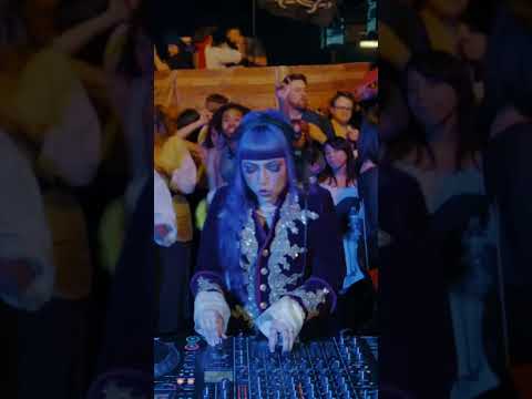 Tinzo plays Lola’s Theme into Kickin’ In The Beat