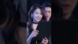 【THREE】女孩被家人囚禁,逼迫她下跪,關鍵時刻,我偽裝身份的總裁趕來救場了。