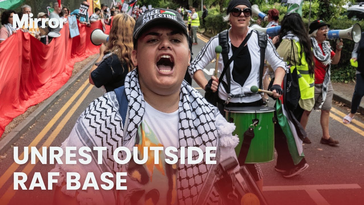 Chaos outside RAF base as Pro-Palestine protestors gather