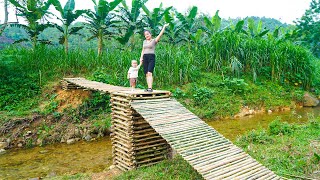 Connect the bridge piers with bamboo bars and wooden surfaces, Building bridge across stream