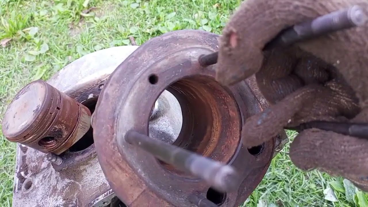 Двигатель мотоцикла Урал. Приржавели поршневые кольца к цилиндру