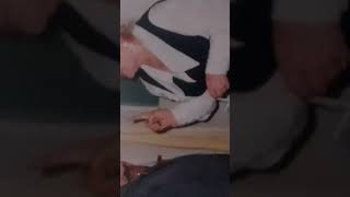 Поднасяне на подарък на прецедателя по Есперанто г-н Канев.