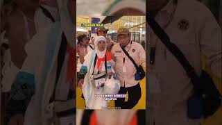 anda punya Pajero atau Fortuner ? masa kalah sama nenek penjual daun pisang ini ?