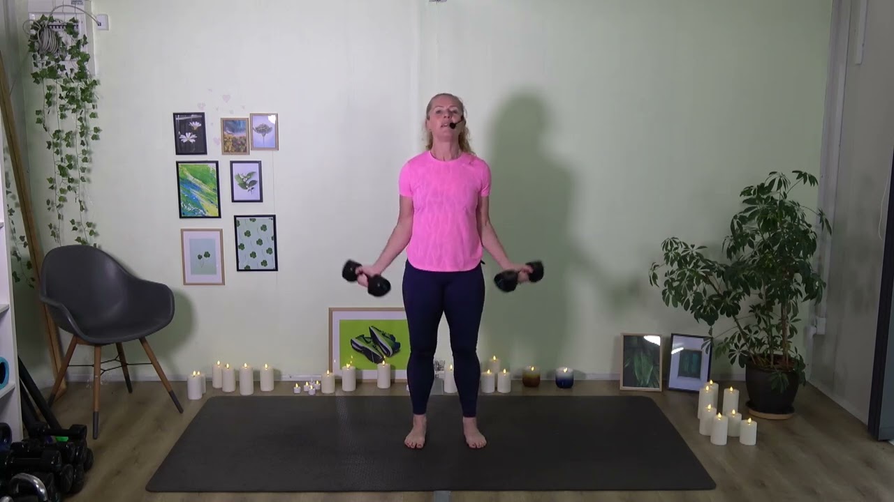 Ryg, ben og skuldre med håndvægte - træning for kvinder 40+ år - Styrke på 7 minutter