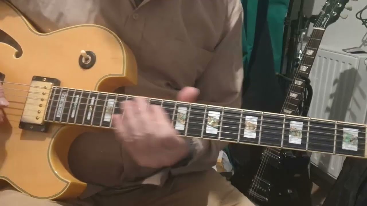 Jam over "Jazz Blues Swing BT - 12 bar blues"