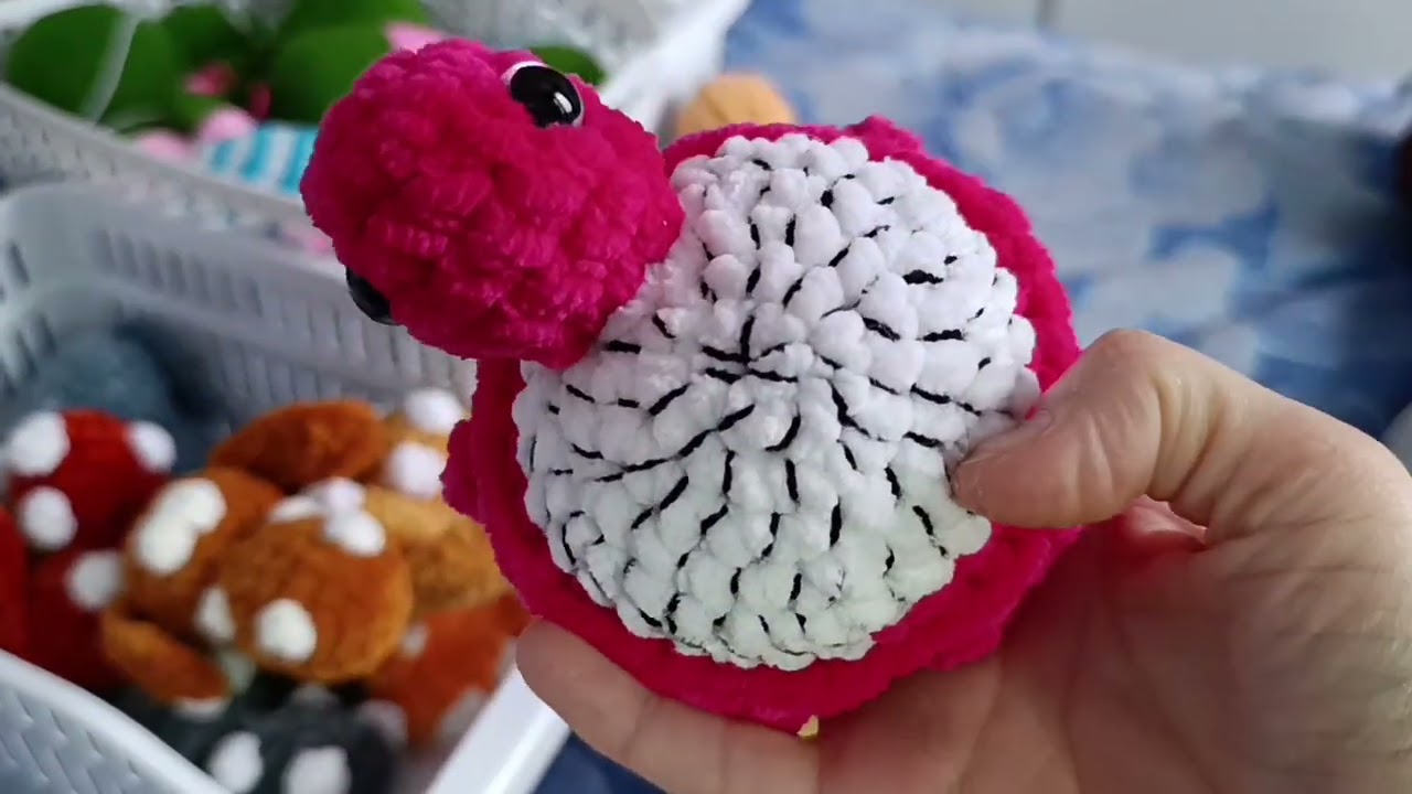 Собираю мамины игрушки 😊Вяжу Черепашки🤗 Мама ещё принесла кучу игрушек 😱Спасла человека🥺
