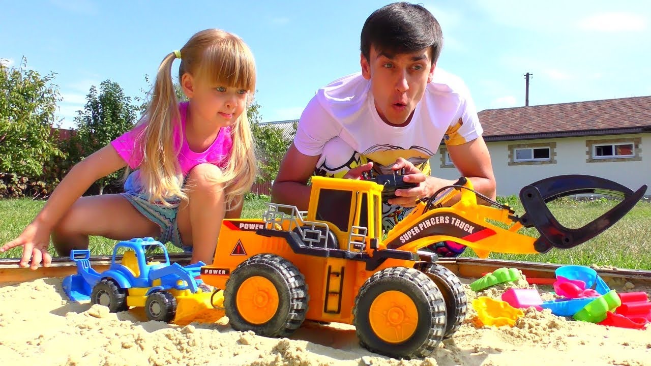 Vasena and Daddy at Kids Swimming Pool Playtime with Color Balloons