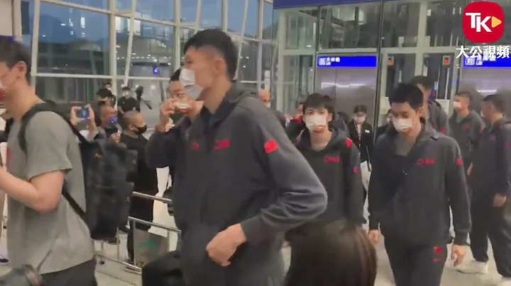 中国男篮抵港惹哄动  姚明郭艾伦最具“人气” - 天天要闻