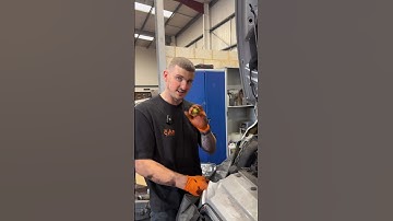 This belt was days from snapping 😳 Ford Transit in for a timing belt replacement 🦾