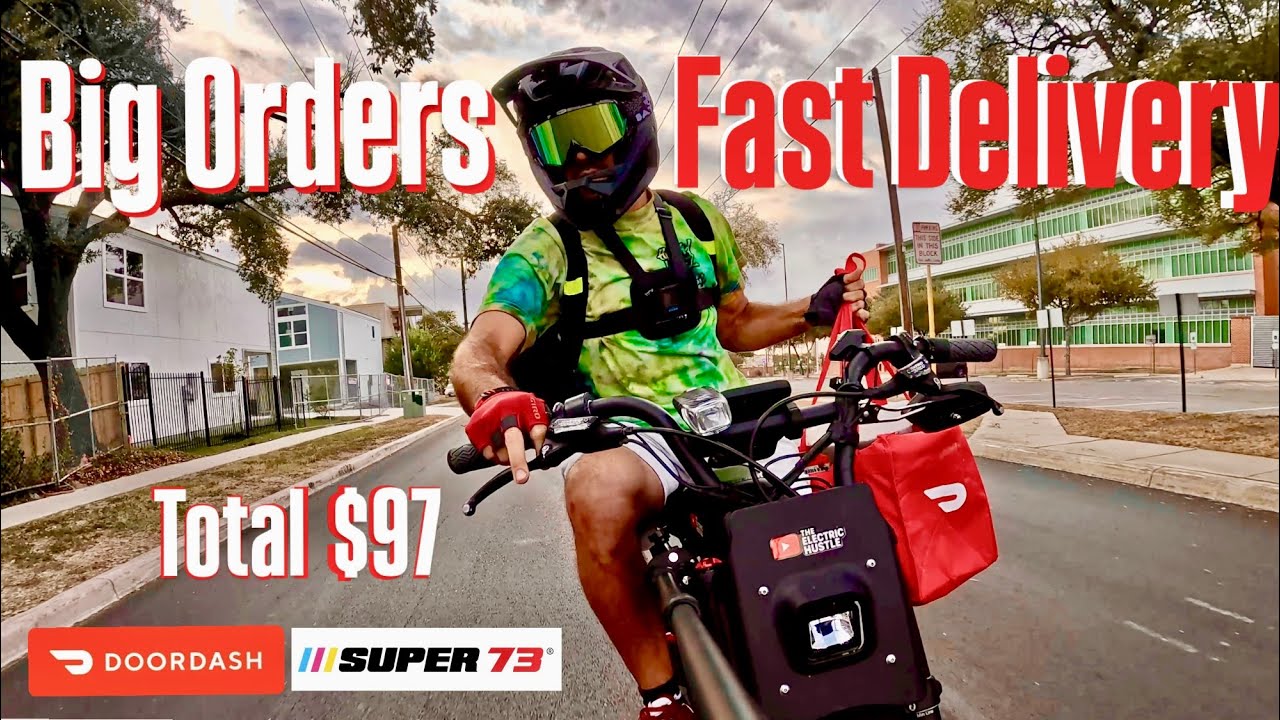 Фестиваль мертвых в центре города