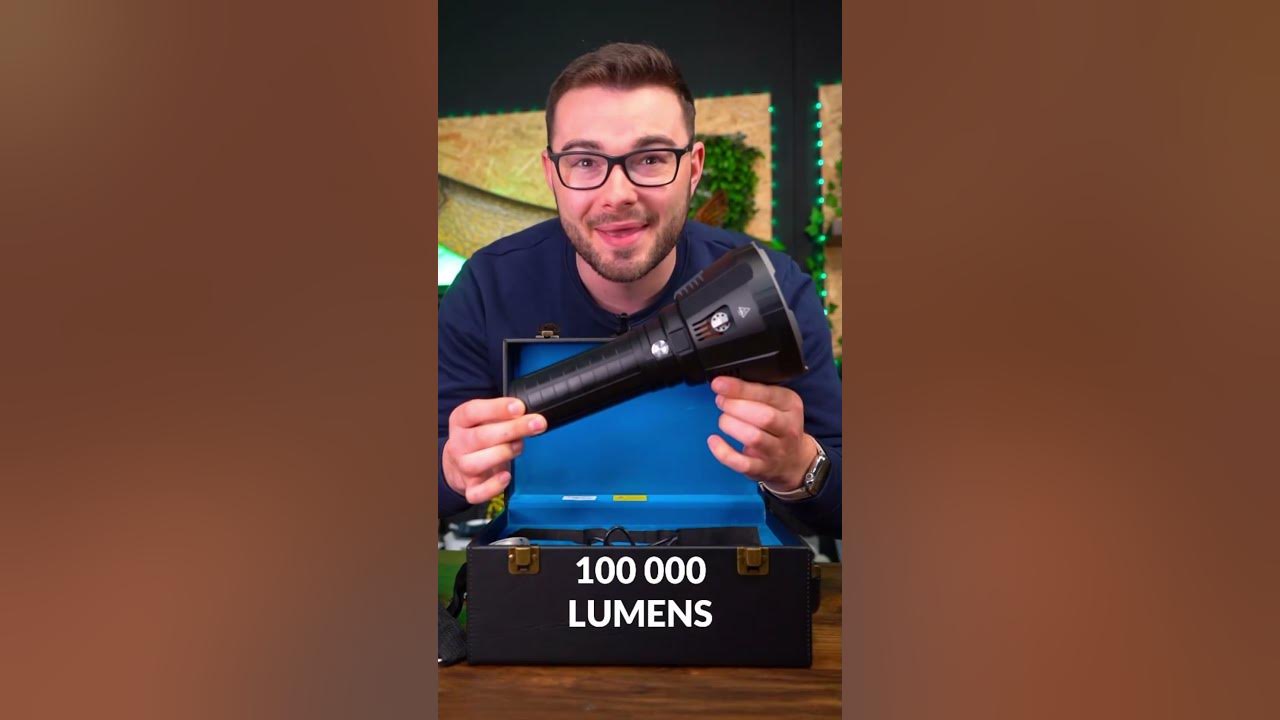 J'ai TESTÉ la LAMPE TORCHE la plus PUISSANTE du MONDE ! 