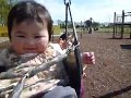 St Albans Parkのブランコでご機嫌なふたり