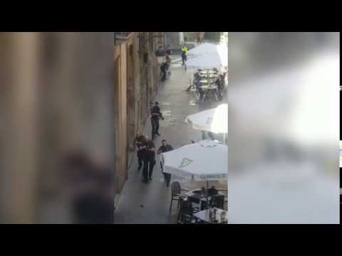 Policía patrullan las calles de Barcelona después del atentado terrorista