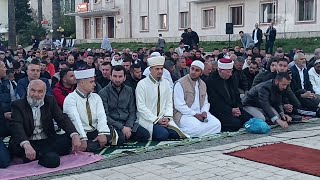 Top News/ Besimtarët myslimanë falin namazin e Bajramit në Lushnje