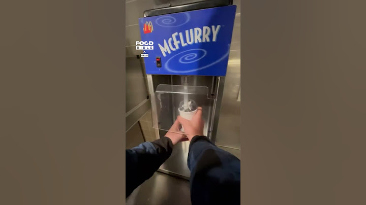 Guy mixes his own McFlurry 😂🍦          🎥: Collab