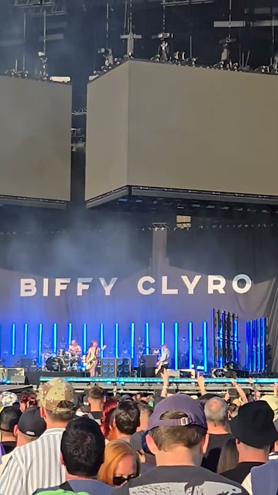 🔥BIFFY CLYRO - Tiny Indoor Fireworks - Live at Rock For People 2025 #biffyclyro #Live #rockmusic
