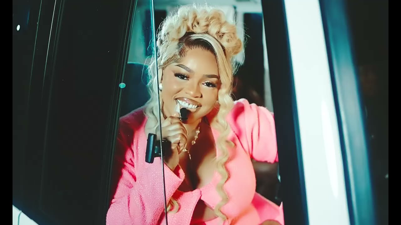 Blanche Bailly - CÉLIBATAIRE  [OFFICIAL VIDEO]