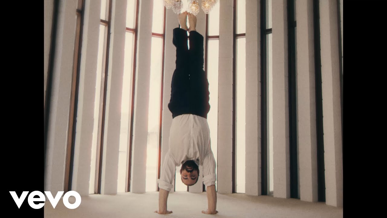 Alex Lahey - Spike The Punch (Official Music Video)