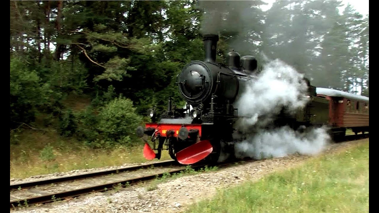 Steam train passing and passing YouTube