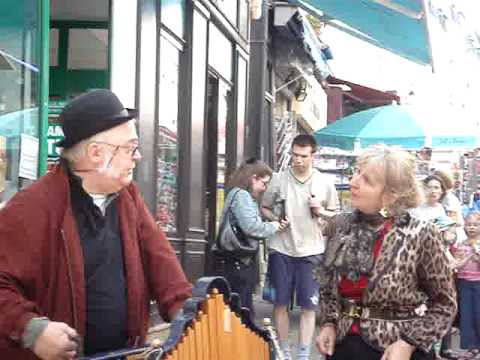 PARIS CAM 07-Organ Grinder Vania & Vivian rock Mou...