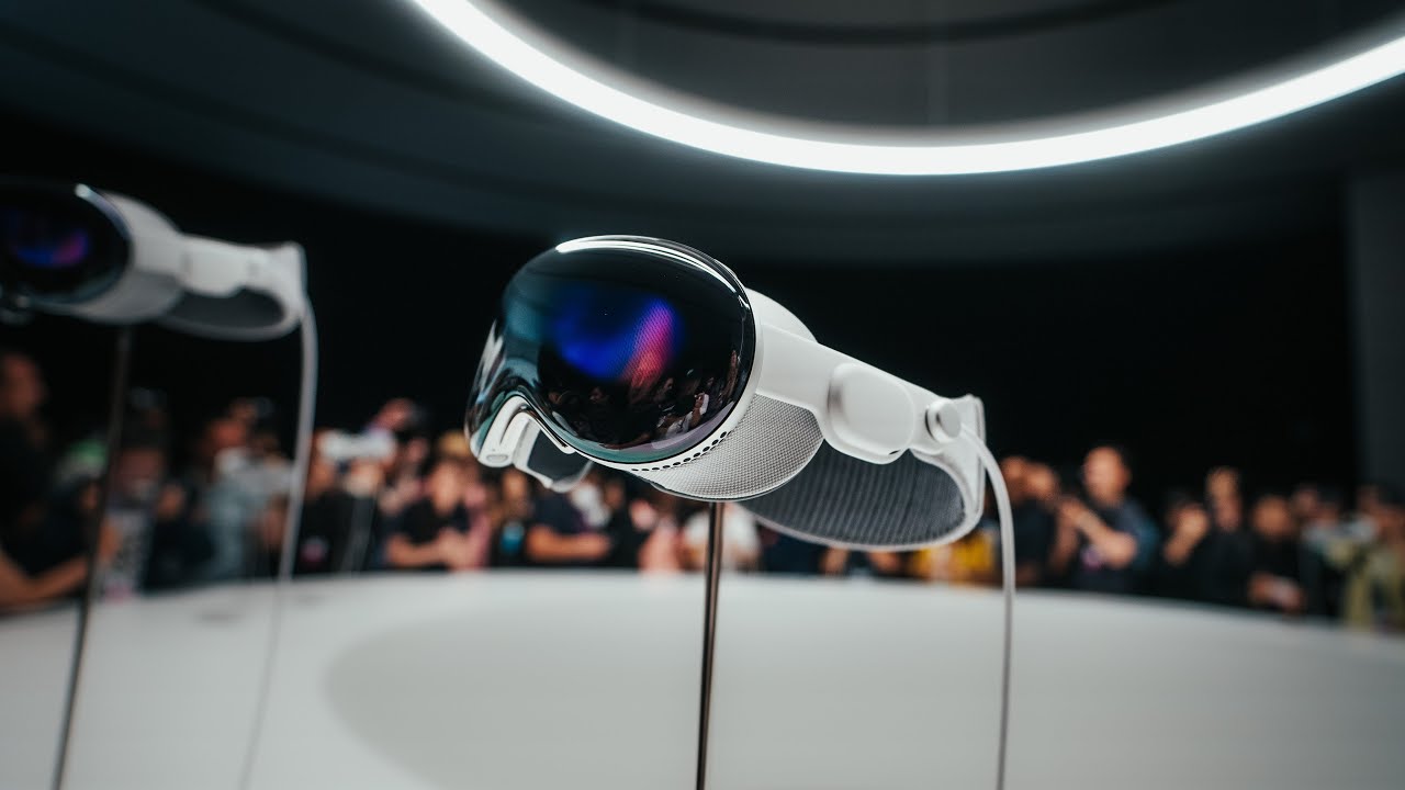 Apple Vision Pro VR/AR Headset First Look